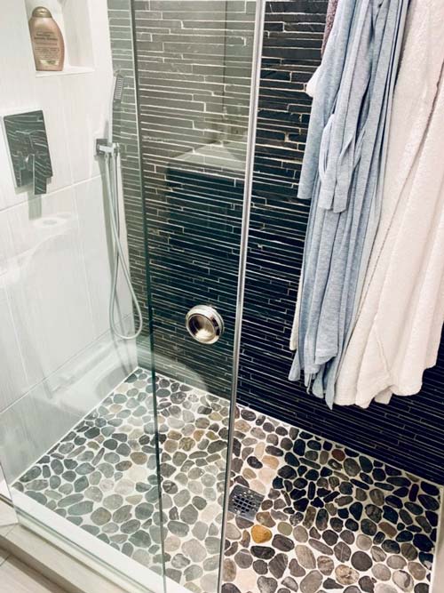 Midnight-Majesty-bathroom2