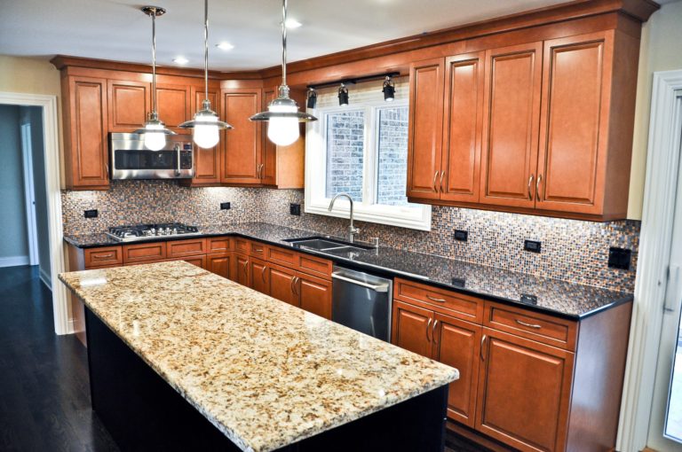 kitchen-remodeling-in-inverness-il-granite-selection-img_00315a8205ba7b42_14-6154-1-088a30f-min